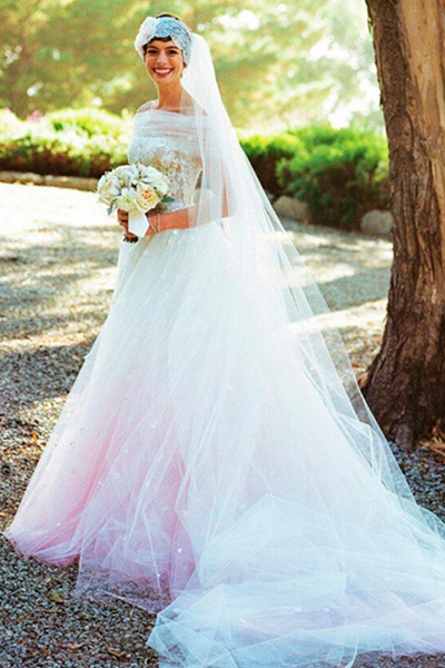 Anne eligió un vaporoso vestido creación de Valentino.