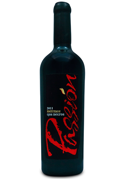 Elaborado por Bodegas San Rafael en el Valle de Ojos Negros, Ensenada, es un Cabernet S., Merlot, Cabernet Franc, Petit Verdot y Malbec.