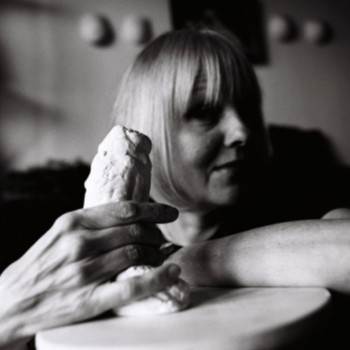 Cynthia Plaster: la artista que tiene más de 70 penes de rockeros