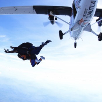¡Vive la emoción de volar en Skydive Cuautla!
